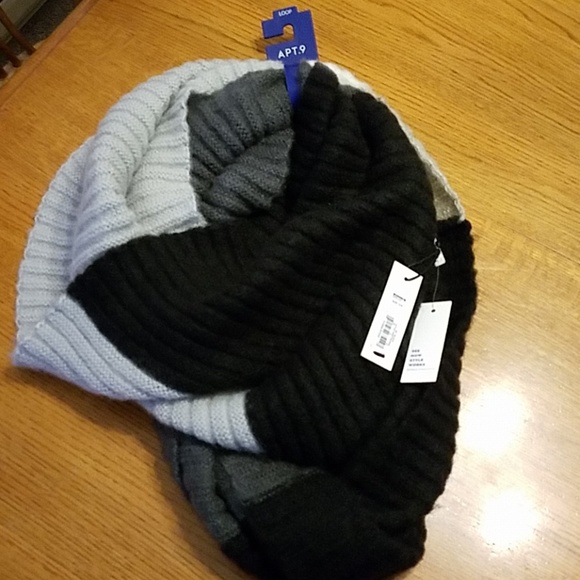 Infinity loop scarf - Picture 1 of 2